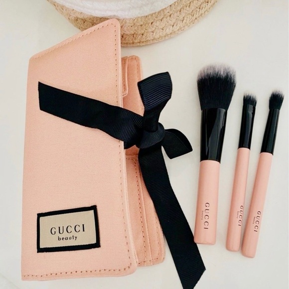 Gucci Travel Size Brush Set in Peach color NWB